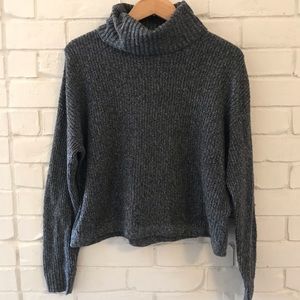 Gray cropped turtleneck sweater, size M